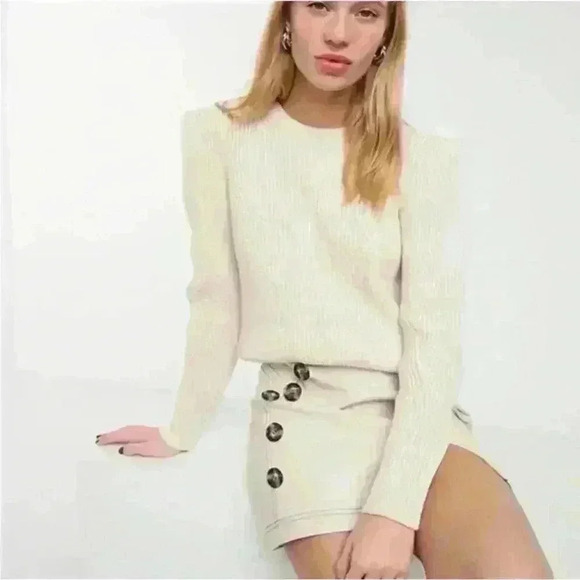 & Other Stories Statement Padded Shoulders
Cream Knit Sweater Size XS NWOT! - Picture 3 of 9